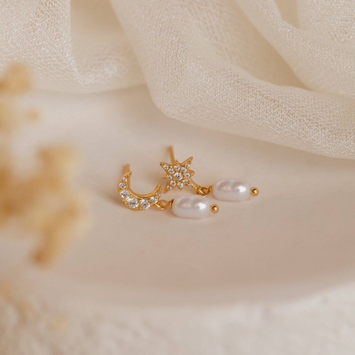 Moon & Star Pearl Earrings 18K Gold
